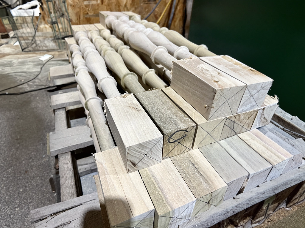 Table legs and spindles